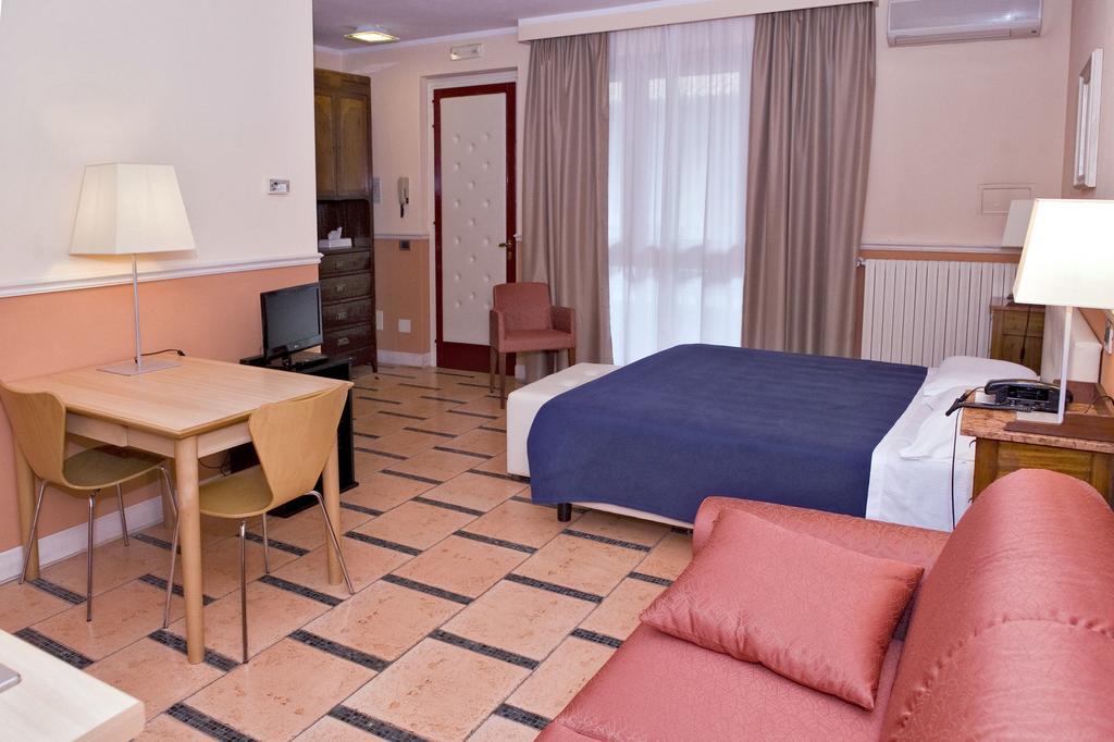 Hotel Ponte Di Rialto Crema Phòng bức ảnh