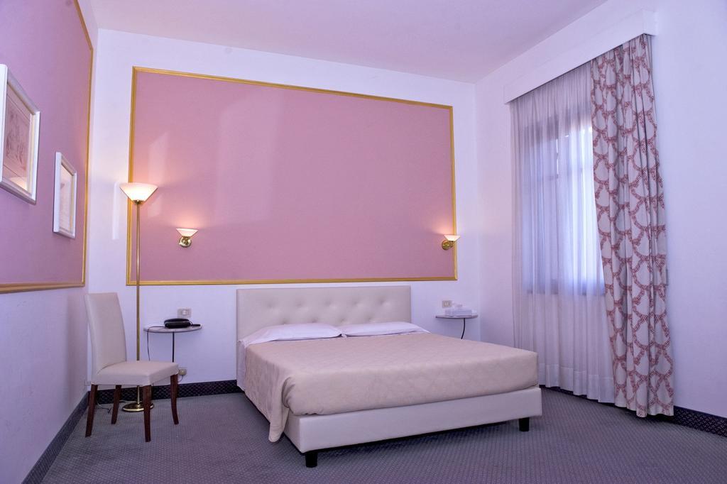 Hotel Ponte Di Rialto Crema Phòng bức ảnh