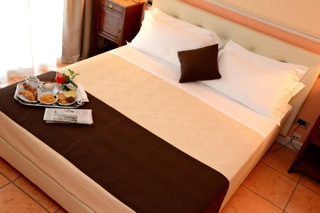 Hotel Ponte Di Rialto Crema Phòng bức ảnh